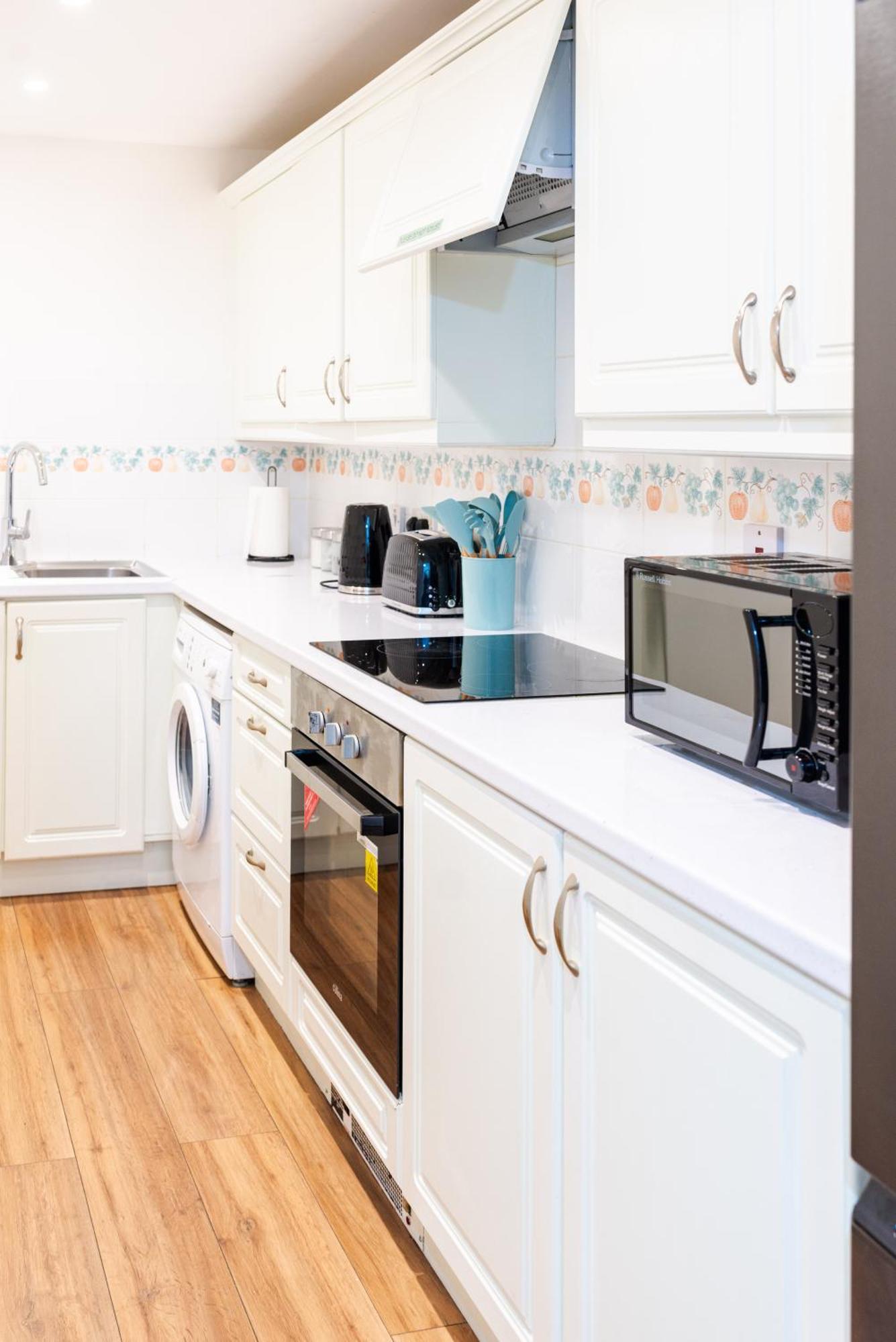 Bright And Spacious Flat With Free Parking 런던 외부 사진